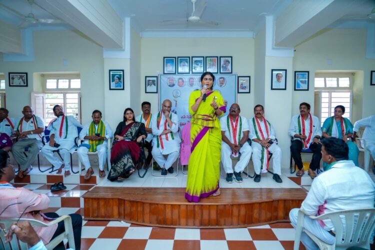 Hello Telugu - YS Sharmila Effective Comments